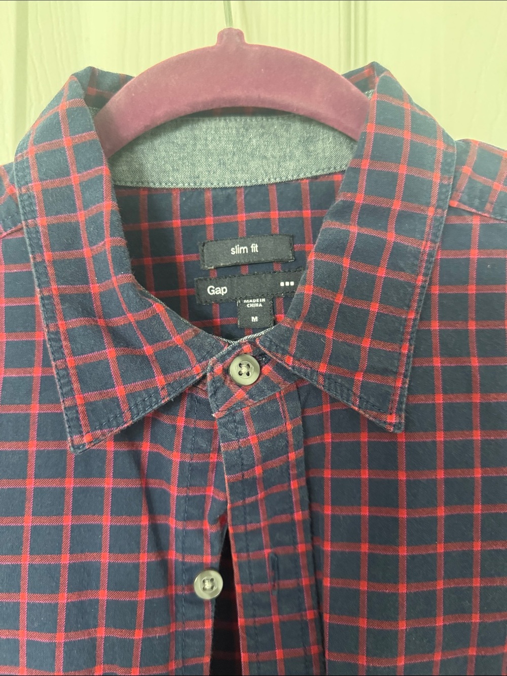 GAP Men's Navy and Red Plaid Slim Fit Button-Down Shirt